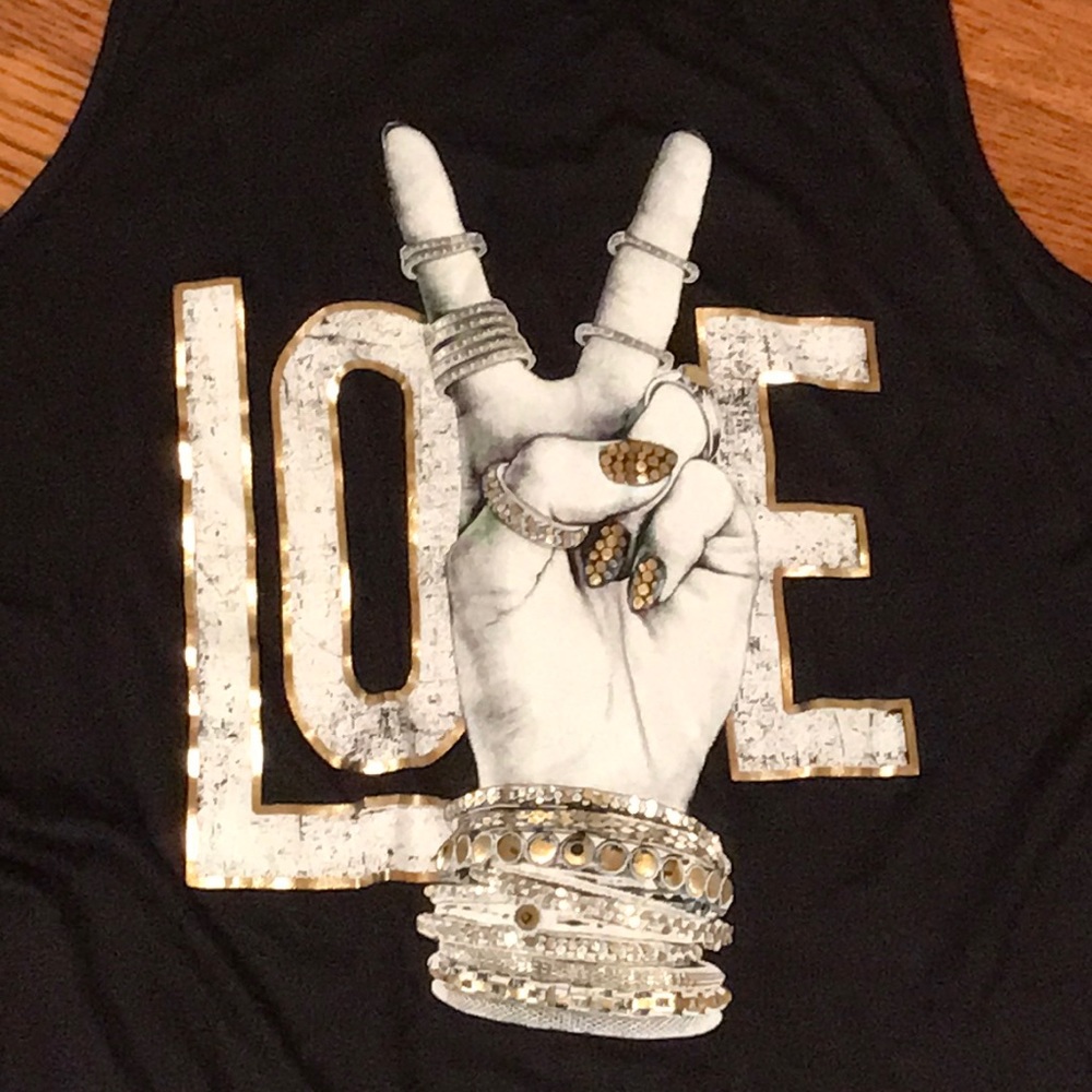 Fun Flowy Tank - Picture 3 of 3